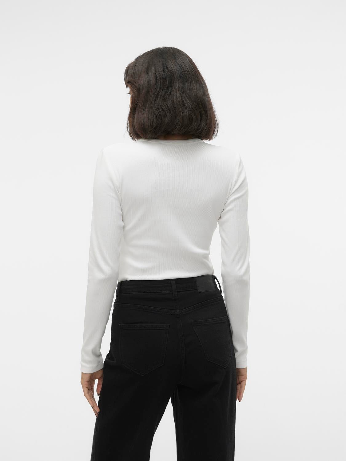model_shot-back